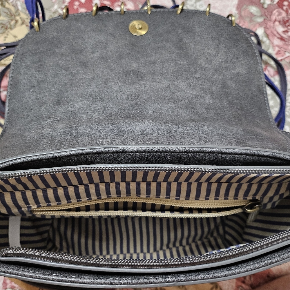 Spirit cross body bag